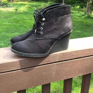 Black wedge boots size 9